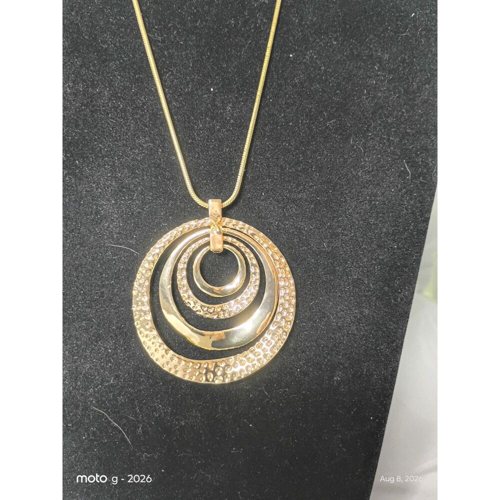 Gold Tone Multi Ring Concentric Circle Pendant Necklace Textured Halo Medallion